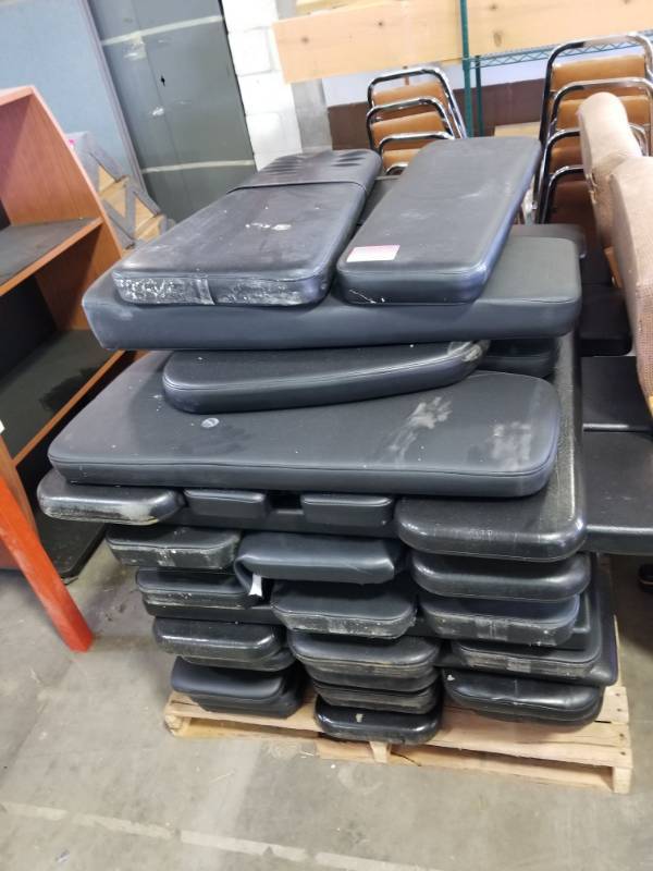 lot 3089 image: Pallet of Exercise Machine Pads