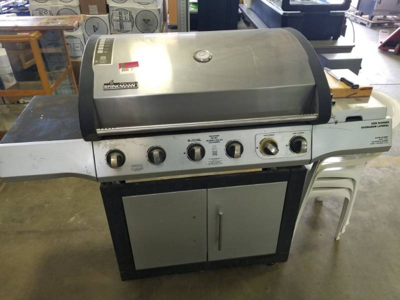 lot 3090 image: Brinkman Gas Grill With Side Burner and Chairs