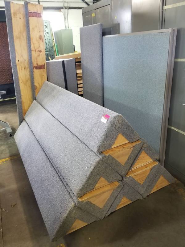 lot 3097 image: Display Platforms