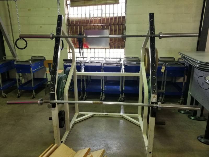 lot 3111 image: Squat Rack With Weights