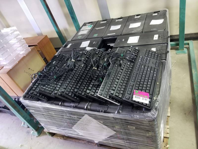 lot 3144 image: Pallet of Dell Optiflex 780 Computer Towers and Keyboards