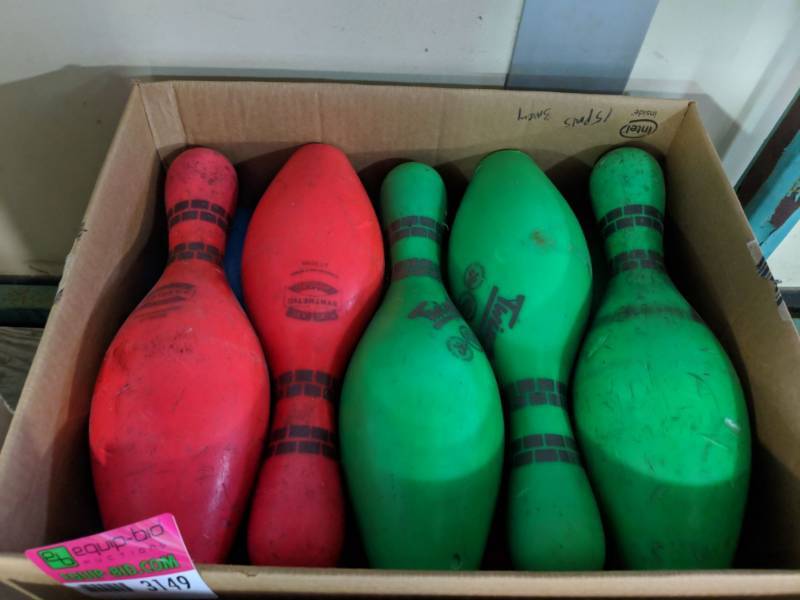 lot 3150 image: (15) Multi Color Bowling Pins