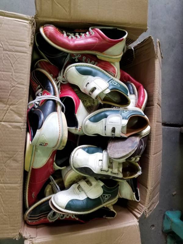 lot 3159 image: 100 Pairs of Bowling Shoes