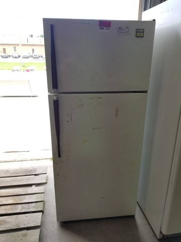 lot 3194 image: Whirlpool Refrigerator