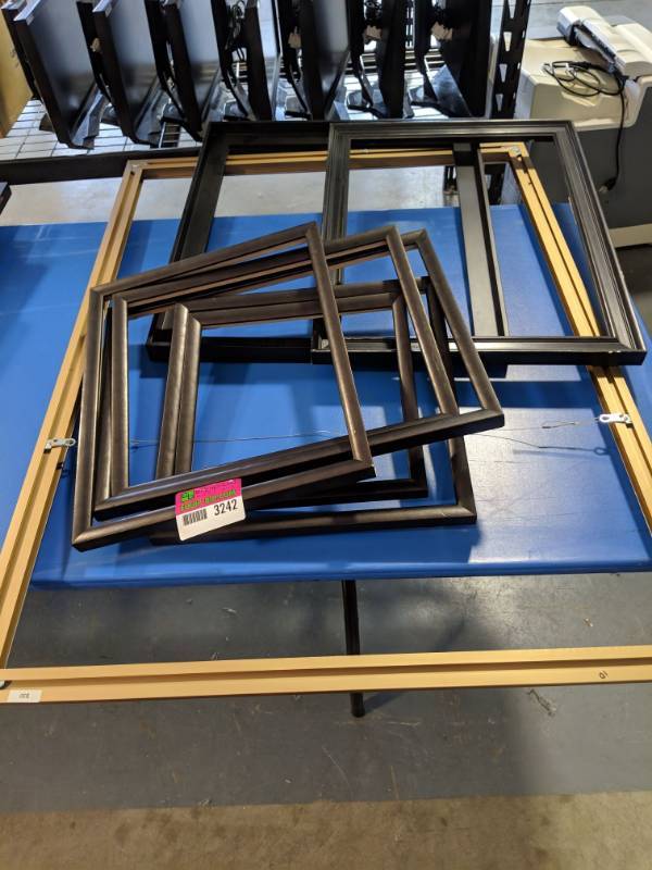lot 3242 image: Various Size Picture Frames