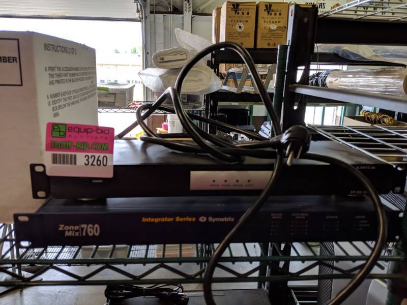 lot 3260 image: HDMI Signal BoostingSplitting System