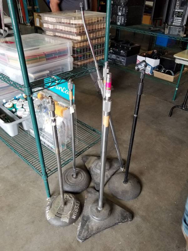 lot 3270 image: Lot of 6 Microphone Stands