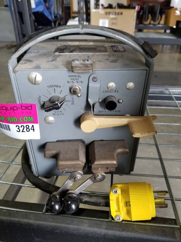 lot 3284 image: DoAll Welder DBW-10