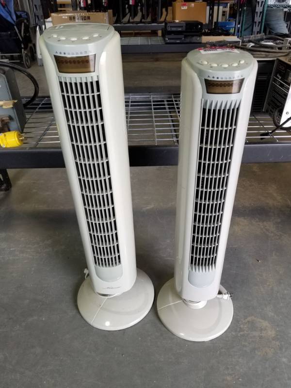 lot 3286 image: Set of 2 Fans