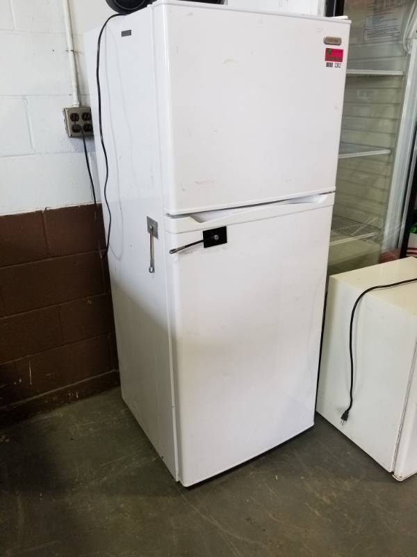 lot 3302 image: Vissani Refrigerator