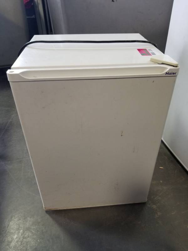 lot 3304 image: Haier Mini Fridge