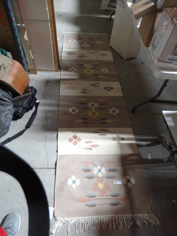 lot 6315 image: Small rug and runner rug.