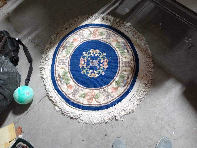 lot 6316 image: Small round rug and a runner rug.