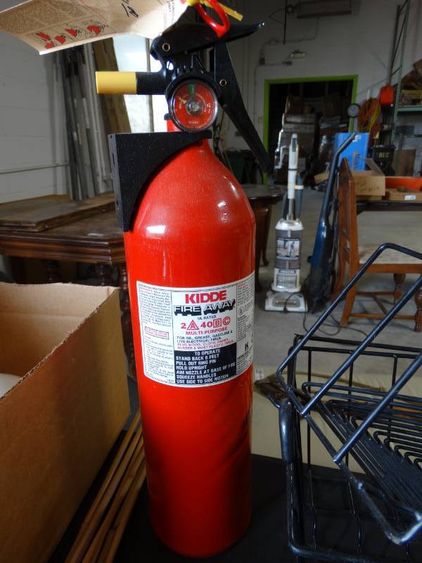 lot 6147 image: Fire extinguisher.