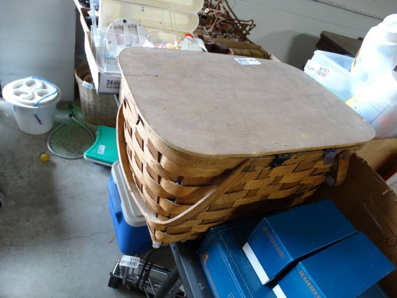 lot 6152 image: Picnic basket with plastic ware.