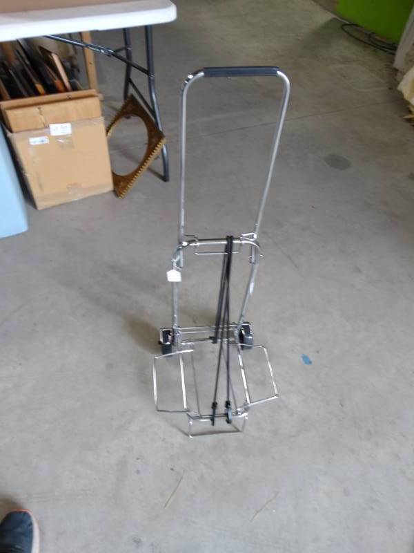lot 6155 image: Metal luggage carrier.