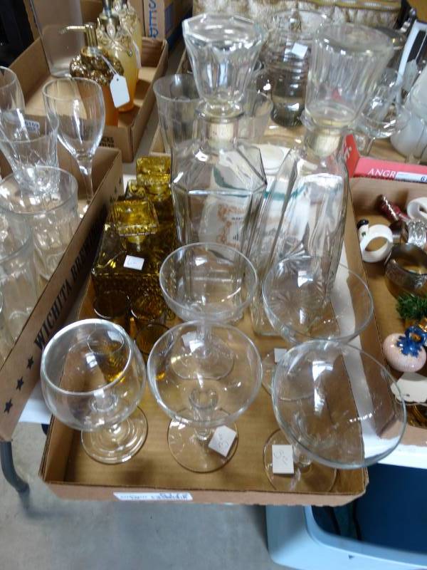 lot 6172 image: Lot with decanters and glassware.