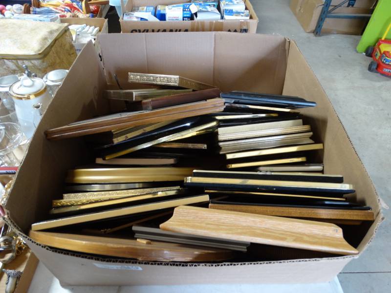lot 6175 image: Lot of picture frmaes.