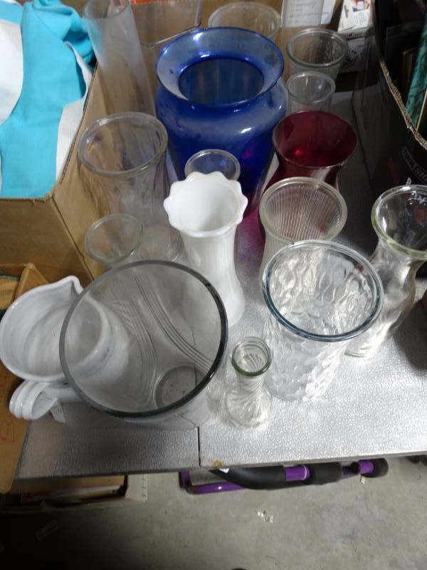 lot 6192 image: Large lot of vases.