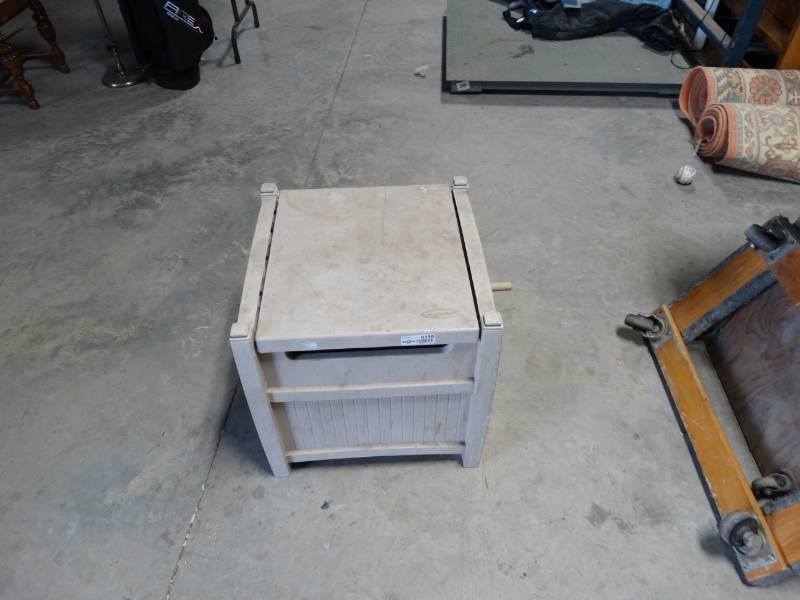 lot 6199 image: Suncast waterhose storage.