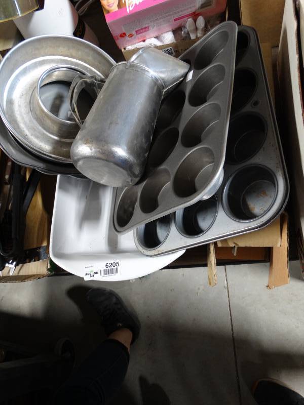 lot 6205 image: metal baking ware.