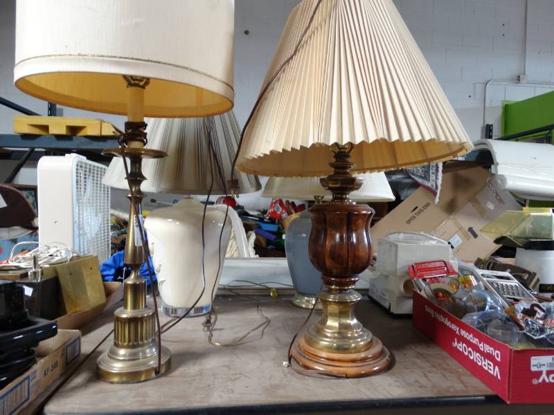 lot 6209 image: Lot of various lamps.