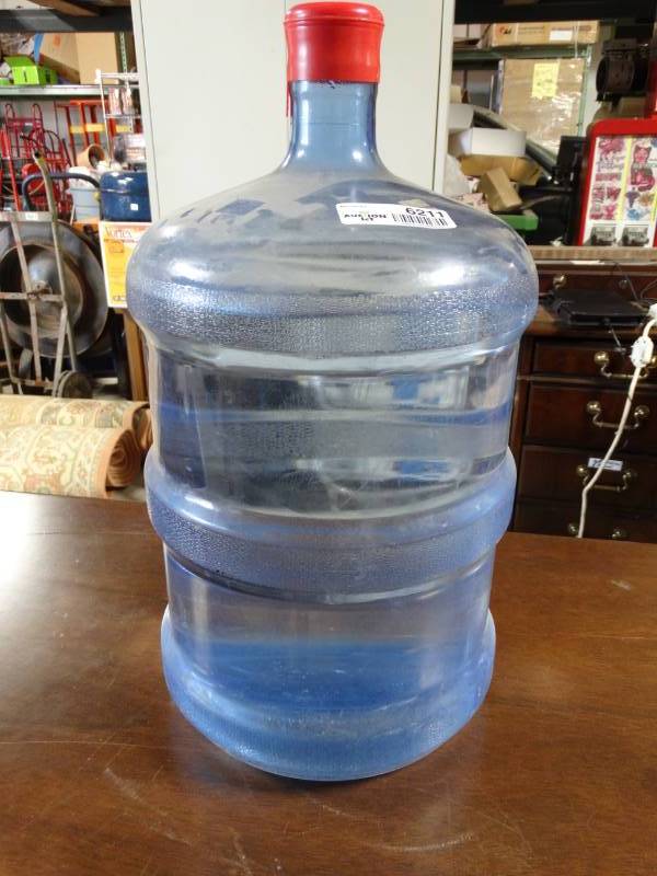 lot 6211 image: Jug with water.