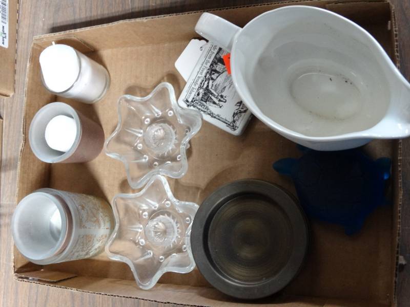 lot 6215 image: Lot with candle holders, turtle decor, creamer dispeenser.