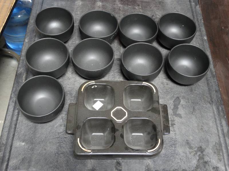 lot 6219 image: Lot of sauce bowls and muffin maker.