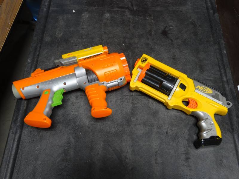 lot 6225 image: Lot with 2 nerf guns.