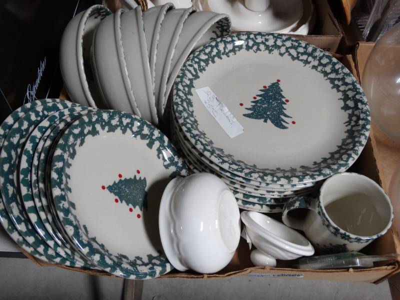 lot 6230 image: Christmas disware set.