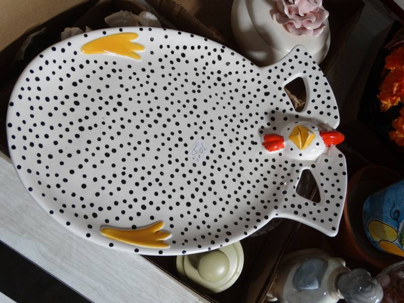 lot 6233 image: Rooster platter, home decor.