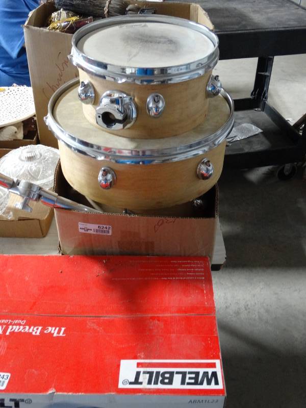 lot 6242 image: Drums.