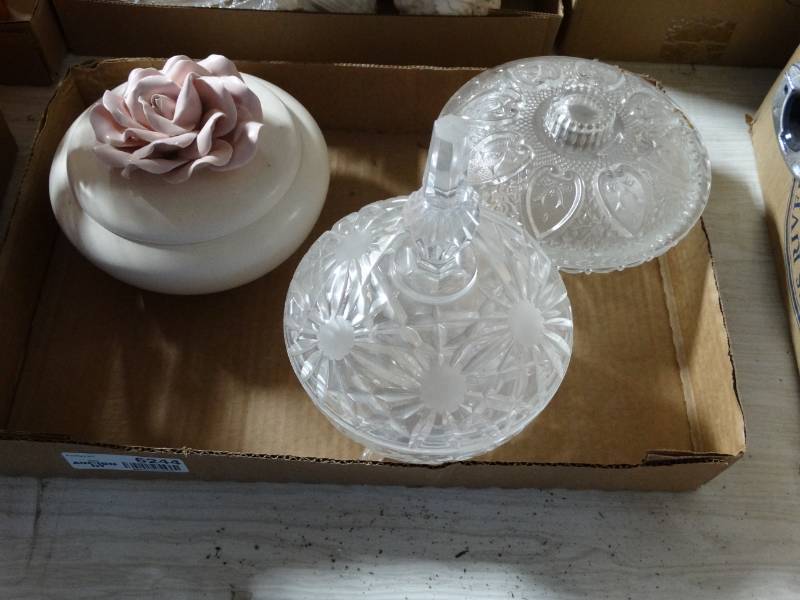 lot 6244 image: Lot with candy bowls.