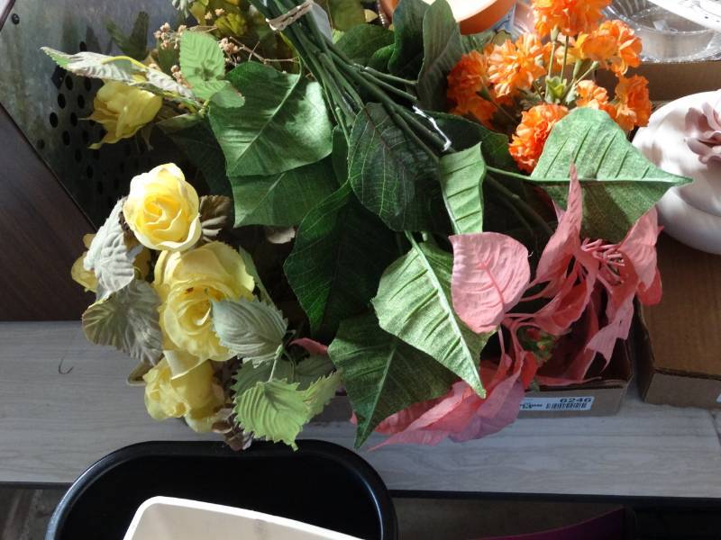 lot 6246 image: Fuax flowers.