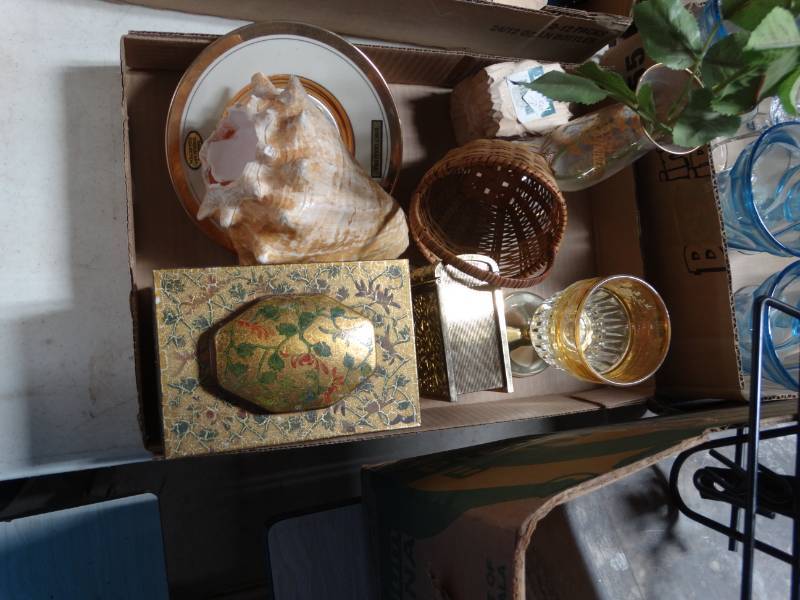 lot 6254 image: Lot of home decor.