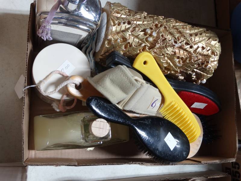 lot 6256 image: Lot of miscellaneous items.