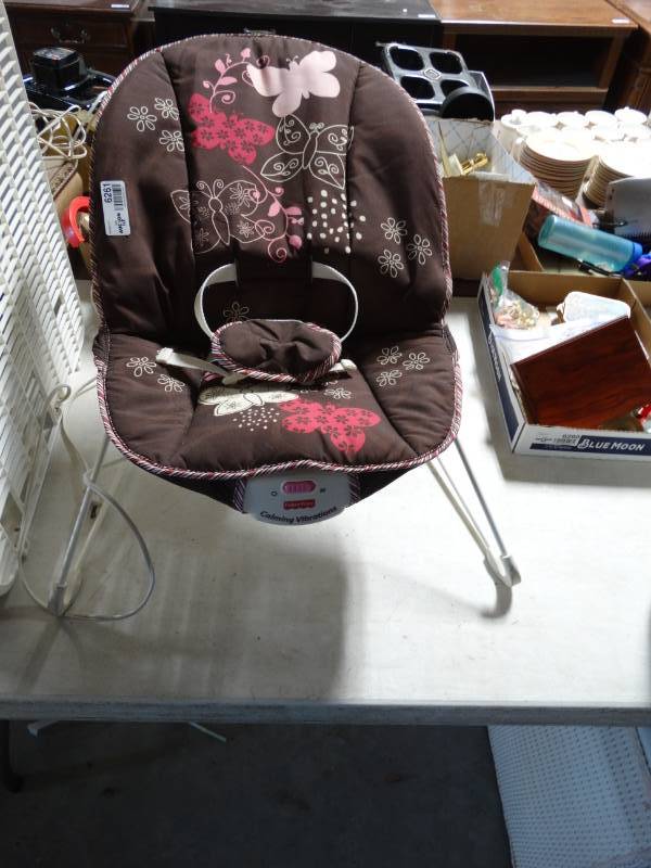 lot 6261 image: Fisher price girls bouncer.