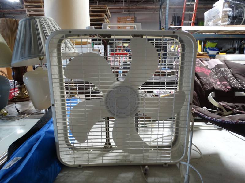 lot 6262 image: Box fan.