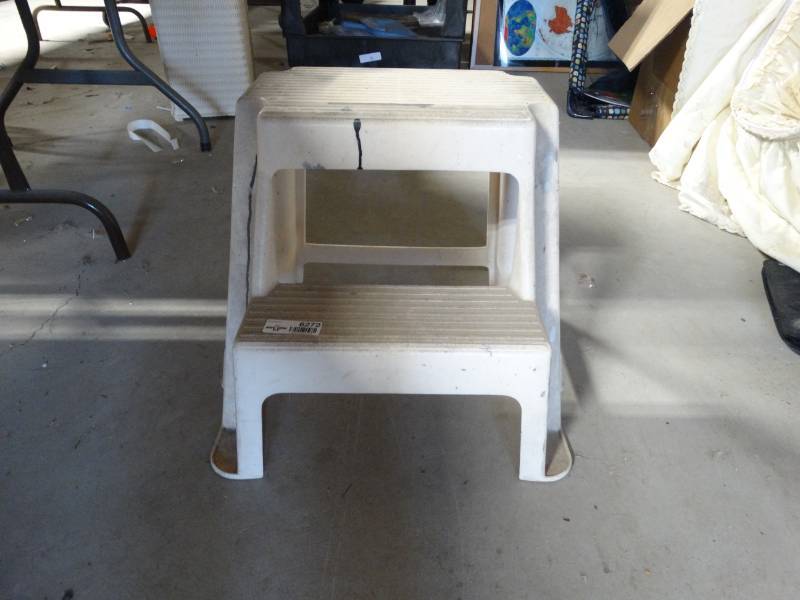 lot 6272 image: Step stool.