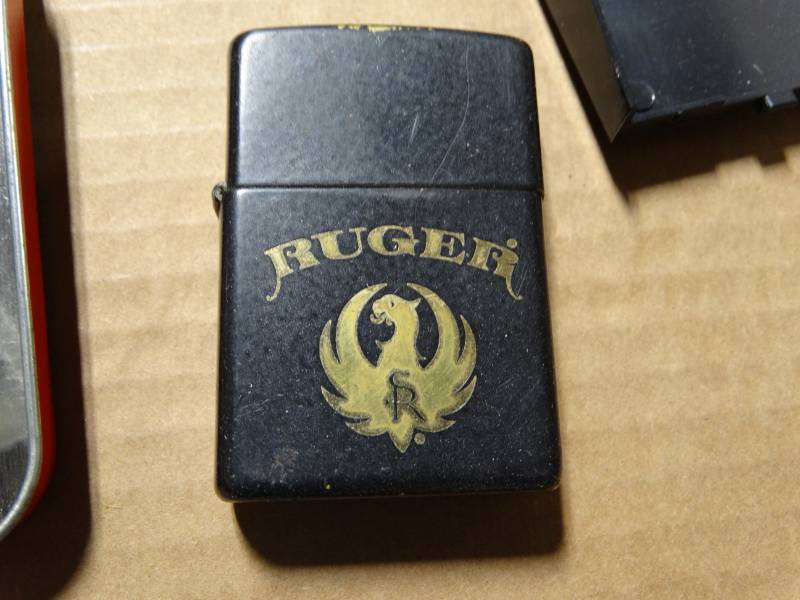 lot 6285 image: Lot of zippo lighters.