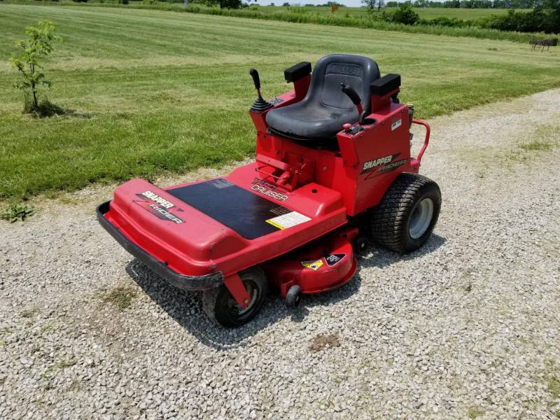 lot 1004 image: Snapper 38in Deck Zero Turn Mower