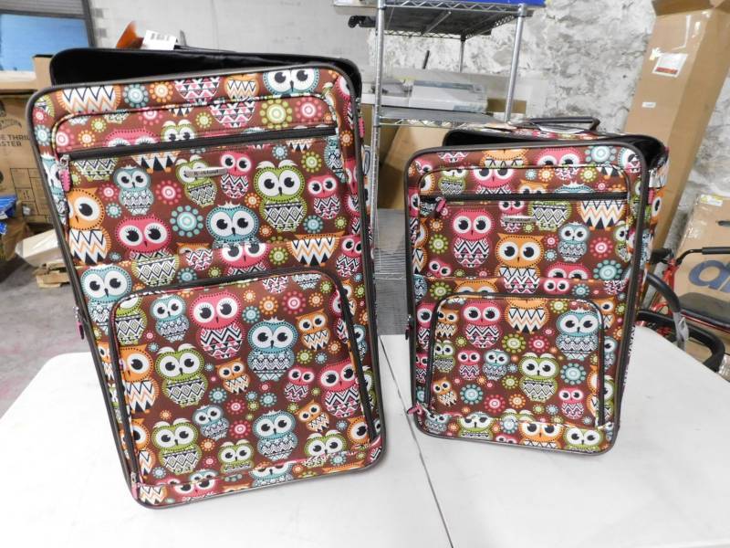 lot 5542 image: Set of 2 Rockland Suit Cases