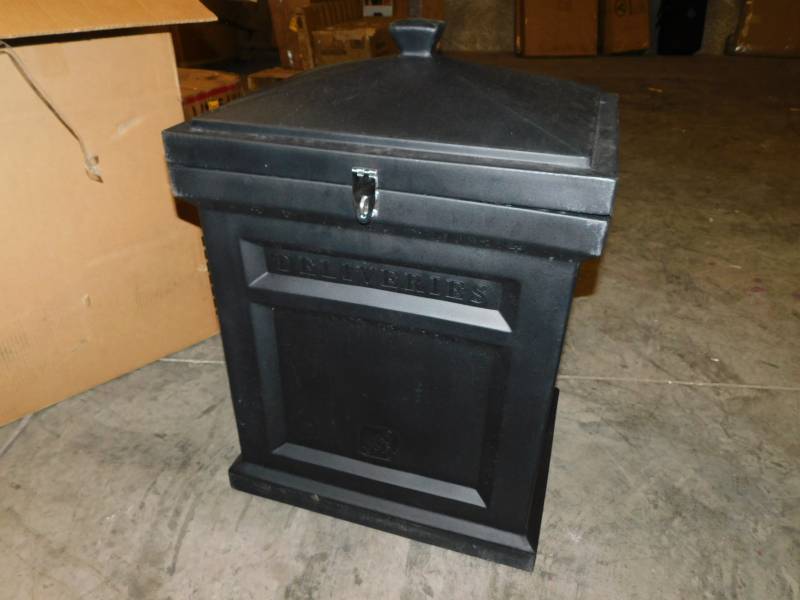 lot 5471 image: Step 2 Out Door Lockable Storage Container