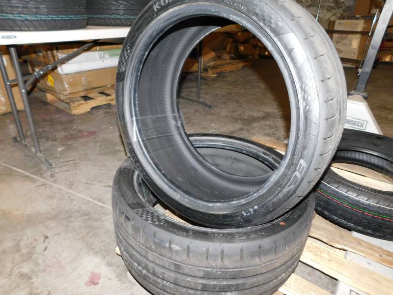 lot 5511 image: Lot of 2 Kumho Ecsta PS91 25535ZR19(96Y) Tires Appears New Inspect