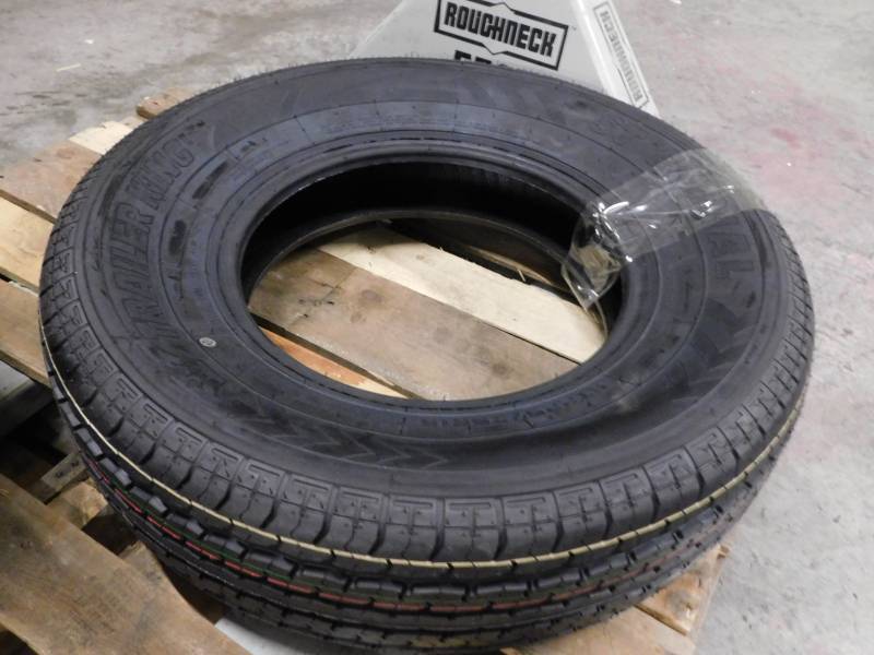 lot 5512 image: Trailer King ST22575R15 Trailer Tire Appears New Inspect