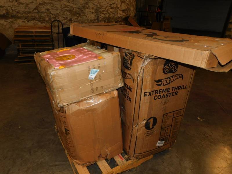 lot 5563 image: Large Lot of Misc Incomplete Sets of Kids Items Inspect For Parts and Condition