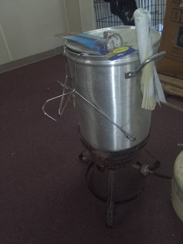 lot 2341 image: Turkey Fryer with Pot, Burner, Thermometer and Attachments