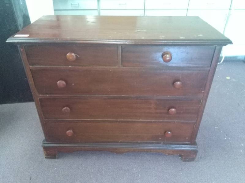 lot 2351 image: Vintage Dresser with 5 Drawers