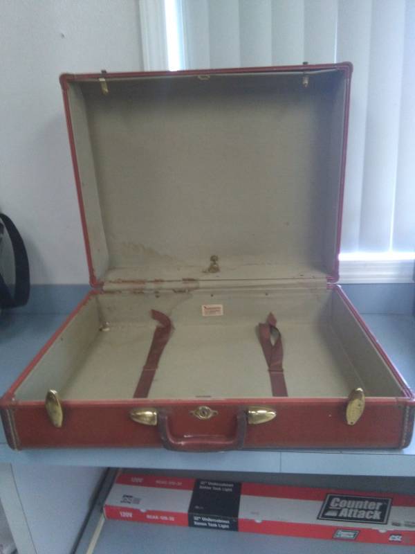 lot 2393 image: Vintage Samsonite Full Size Luggage Bag